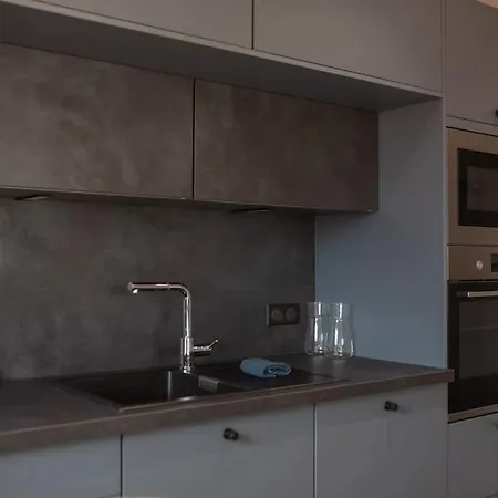 Apartment La *